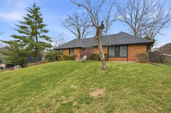 3012 NW 55th ST, Kansas City, MO 64152