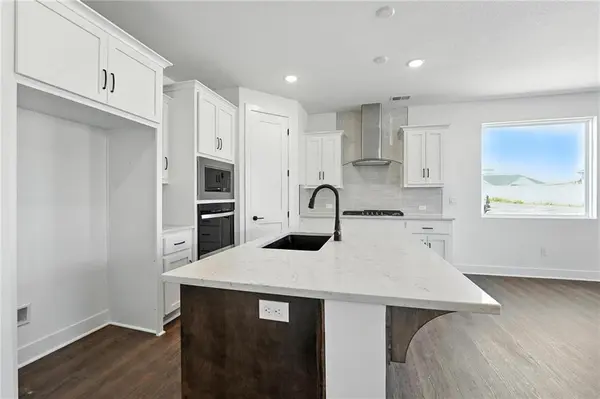 1412 N 162nd TER, Basehor, KS 66007