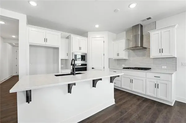 1389 N 162nd TER, Basehor, KS 66007