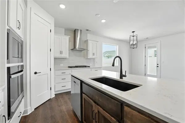 1389 N 162nd TER, Basehor, KS 66007