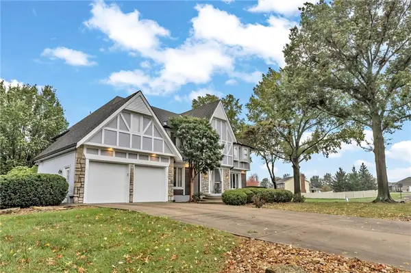510 Opera House LN, Odessa, MO 64076