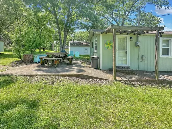 29822 McGinnis RD, Edwards, MO 65326