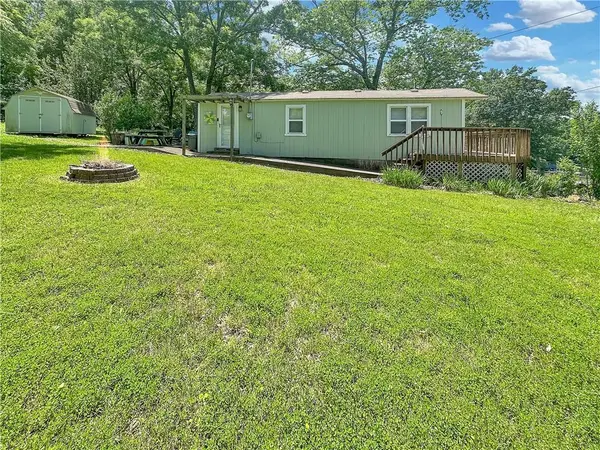 29822 McGinnis RD, Edwards, MO 65326