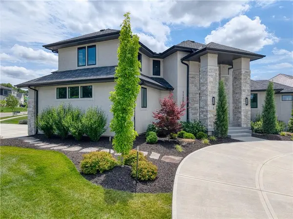 11201 W 169th ST, Overland Park, KS 66221