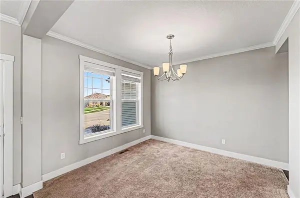 23729 W 92nd TER, Lenexa, KS 66227