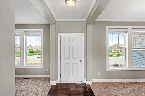 23729 W 92nd TER, Lenexa, KS 66227