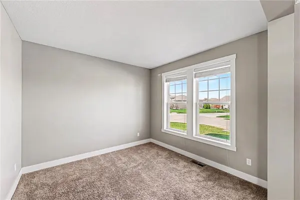 23729 W 92nd TER, Lenexa, KS 66227