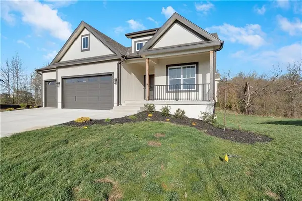 300 SW Hawthorne CT, Blue Springs, MO 64014