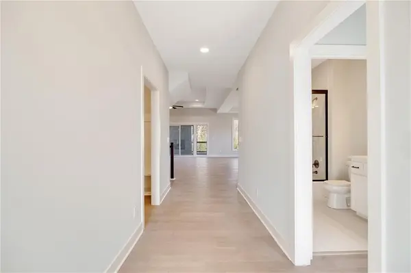 300 SW Hawthorne CT, Blue Springs, MO 64014