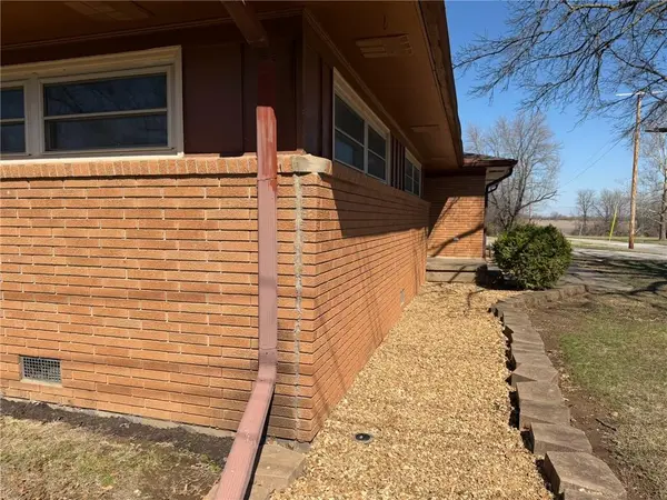 904 N High ST, Butler, MO 64730