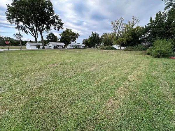 408 E 12th ST, Pleasanton, KS 66075