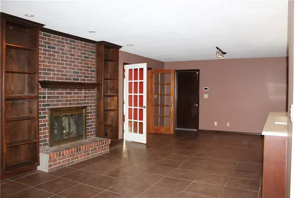 1805 Cambridge LN, Pittsburg, KS 66762
