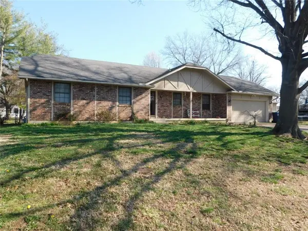1805 Cambridge LN, Pittsburg, KS 66762
