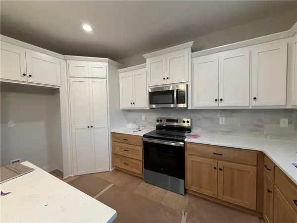 28601 W 161st TER, Gardner, KS 66030