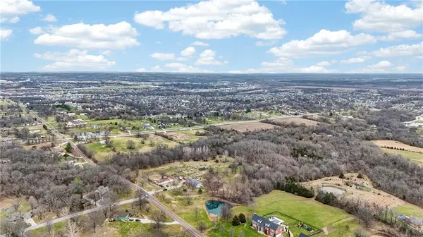 6825 S Arnett RD, Grain Valley, MO 64029