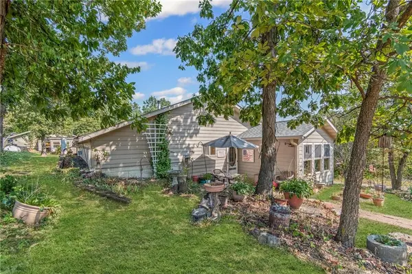 17537 Mockingbird RD, Warsaw, MO 65355
