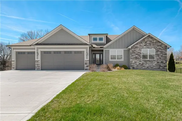 13504 Oakridge DR, Kearney, MO 64060