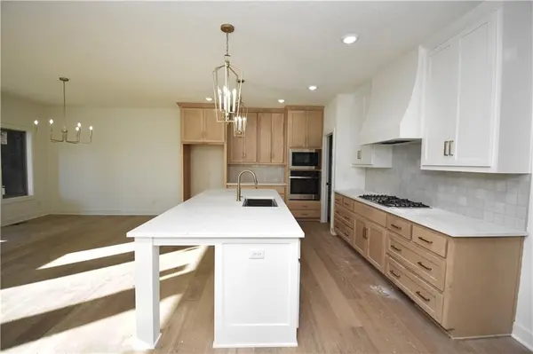 7636 N Booth AVE, Kansas City, MO 64158