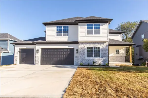 7350 NW Clore DR, Parkville, MO 64152