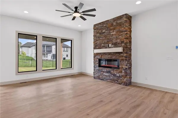 2605 NE Crestview ST, Grain Valley, MO 64029