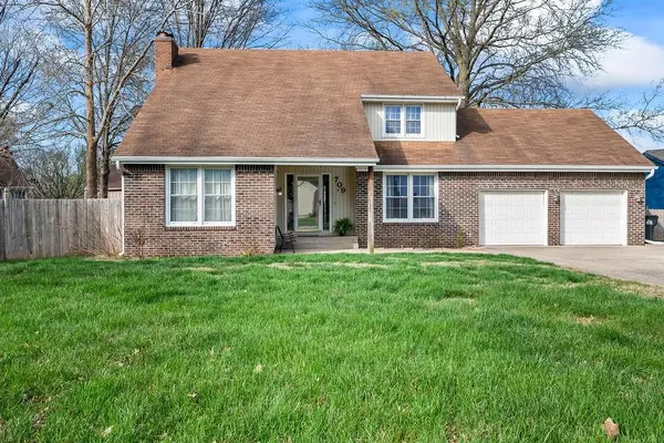 709 NW 41st ST, Blue Springs, MO 64015