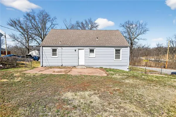 8911 E 29th ST, Kansas City, MO 64129