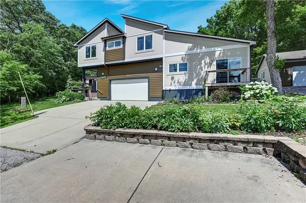 52 G ST, Lake Lotawana, MO 64086