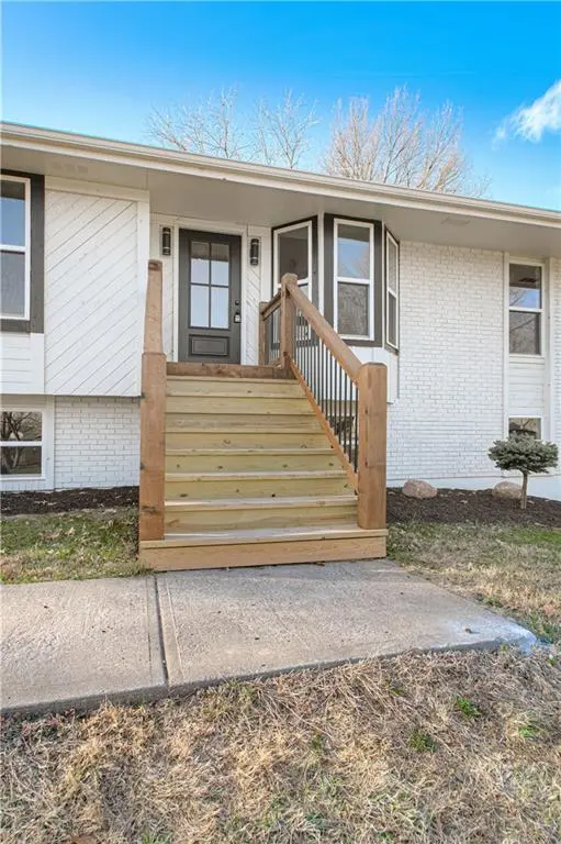 14401 NW 67th ST, Parkville, MO 64152