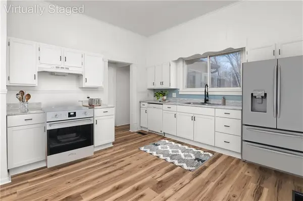 301 E Mitchell ST, Marshall, MO 65340