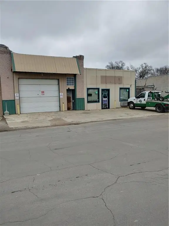 203 E FRONT ST, Perry, KS 66073