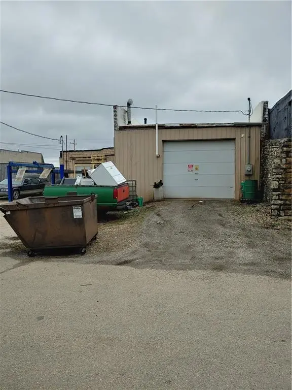 203 E FRONT ST, Perry, KS 66073