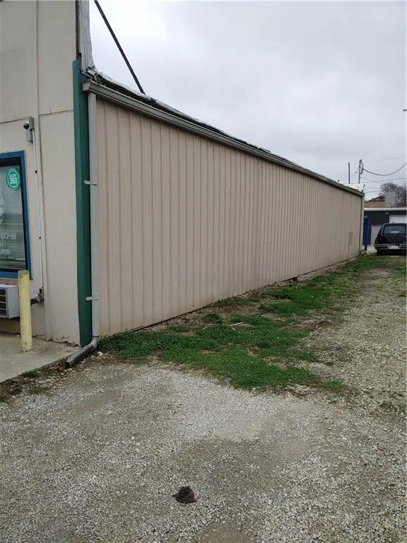 203 E FRONT ST, Perry, KS 66073