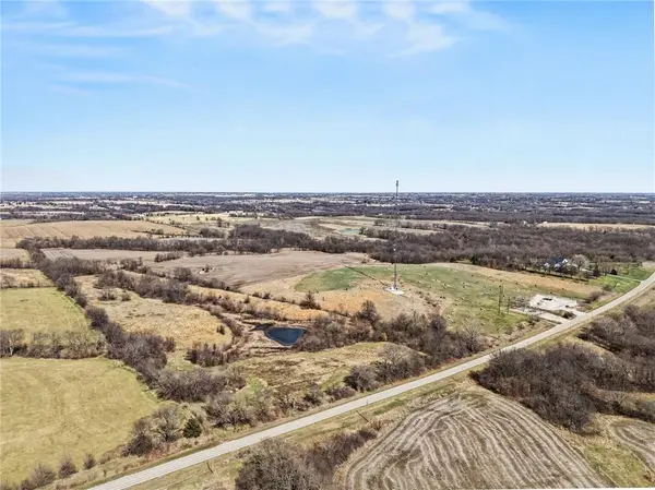 6606 W HWY, Smithville, MO 64089