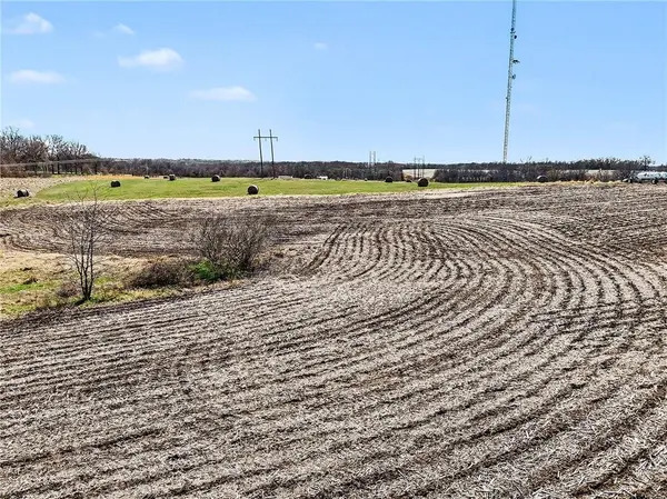 6606 W HWY, Smithville, MO 64089