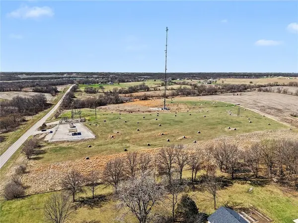 6606 W HWY, Smithville, MO 64089