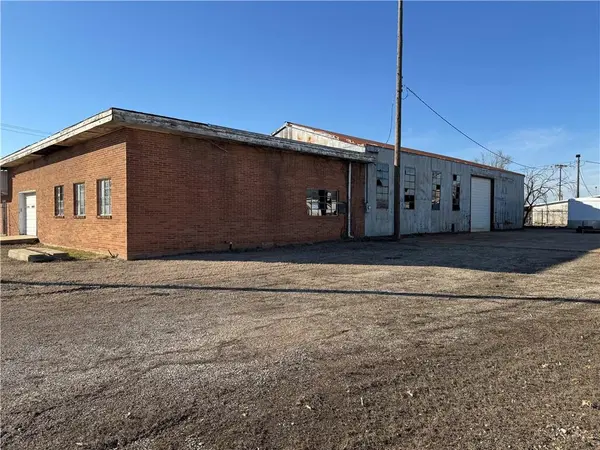 1708 W 5TH ST, Coffeyville, KS 67337