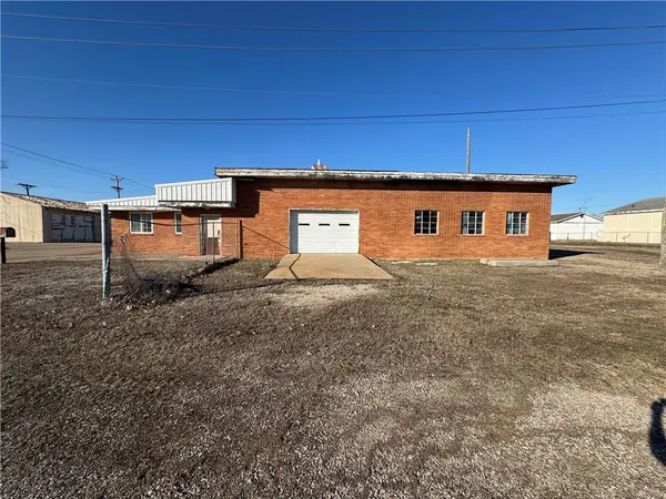 1708 W 5TH ST, Coffeyville, KS 67337