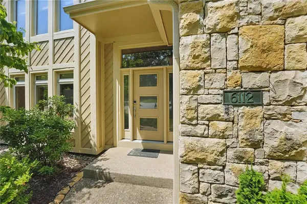 6112 N Mattox RD, Kansas City, MO 64151
