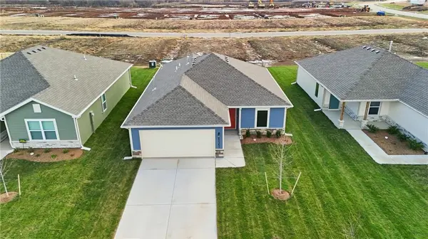 597 W Bluebird ST, Gardner, KS 66030