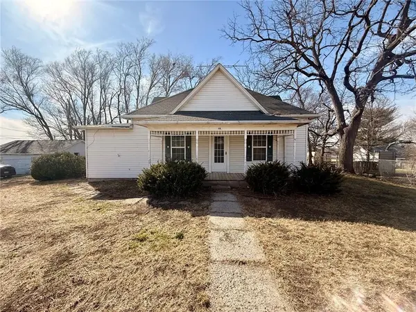 416 S 5th ST, Hopkins, MO 64461