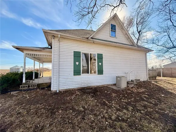 416 S 5th ST, Hopkins, MO 64461
