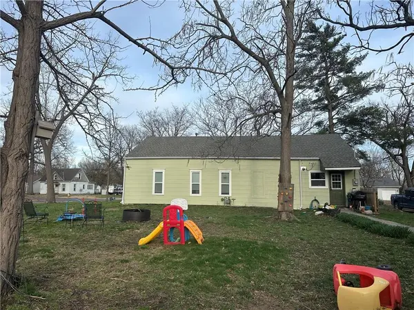 736 N Sycamore ST, Ottawa, KS 66067