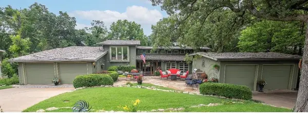 254 Arapahoe CIR #E, Lake Quivira, KS 66217