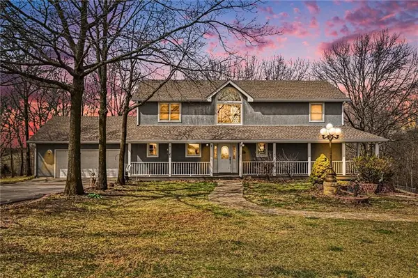 17251 Hollingsworth RD, Basehor, KS 66007