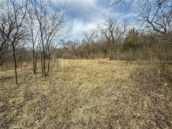 19209 Santa Fe TRL, Leavenworth, KS 66048