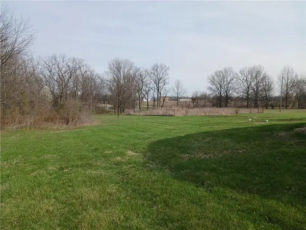2667 NW 7 HWY, Clinton, MO 64735