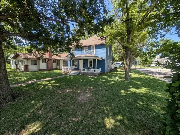 712 N Jefferson AVE, Iola, KS 66749