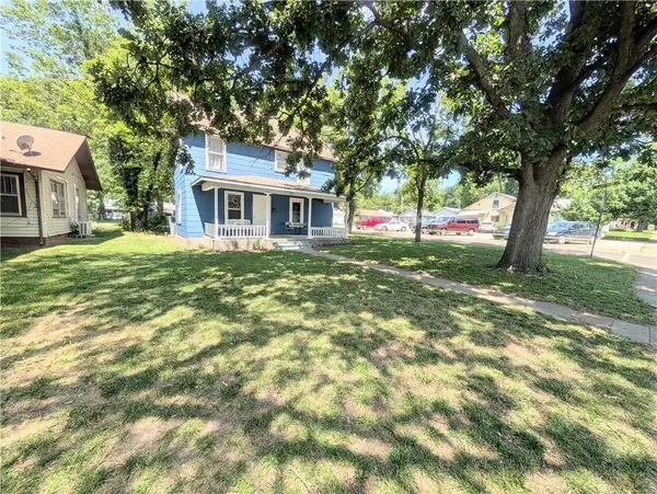 712 N Jefferson AVE, Iola, KS 66749