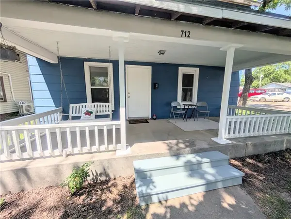 712 N Jefferson AVE, Iola, KS 66749