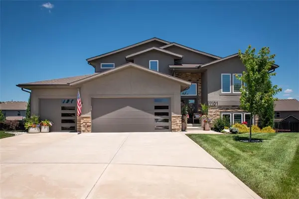 1101 SW Brookside CT, Lee's Summit, MO 64064